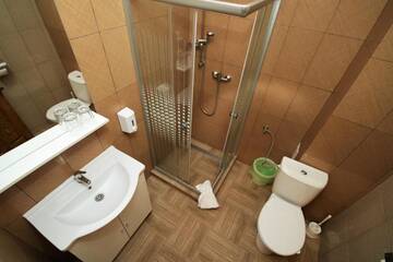 Фото номера Номер с кроватью размера «king-size», балконом и видом на улицу Гостевой дом Mai Danube г. Ешелница 8